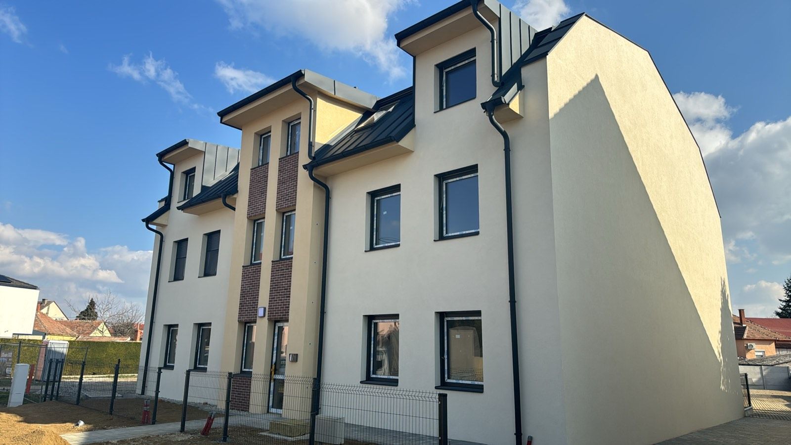 BJB_Kapuvar_Erzsebet_Kiralyne_utca_18_9